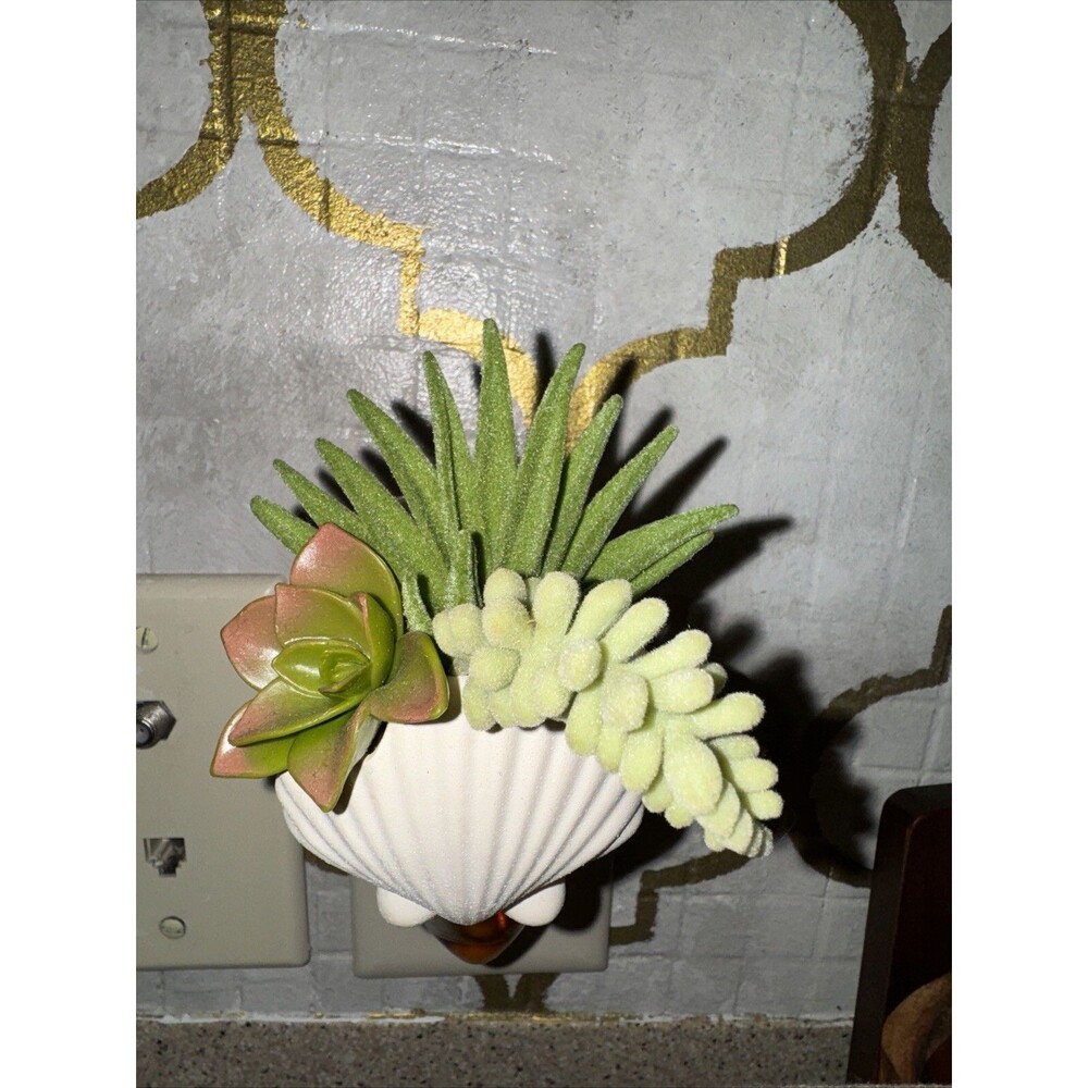 Bath And Body Works Shell & Succulent Wallflower Plug-In As Pictured Only